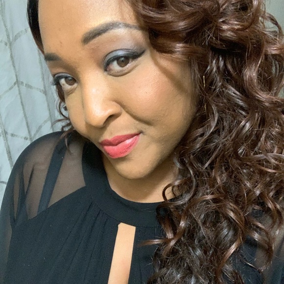 Meet your Posher, Ariell - Picture 1 of 1